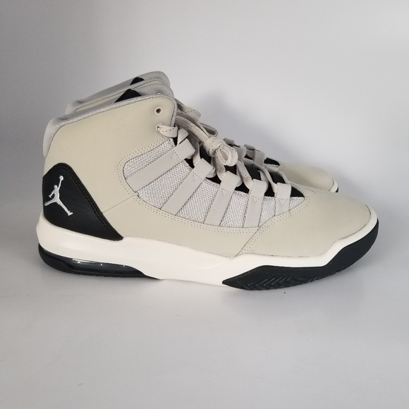 Jordan max aura light bone Clearance